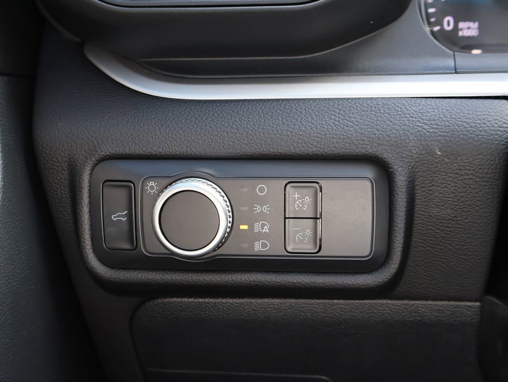 Used 2022 Ford Explorer XLT image 32