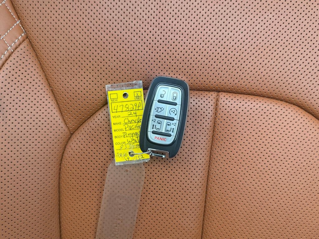Used 2024 Chrysler Pacifica Pinnacle image 29