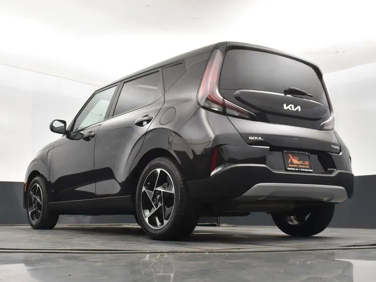 Used 2023 Kia Soul EX FWD image 12