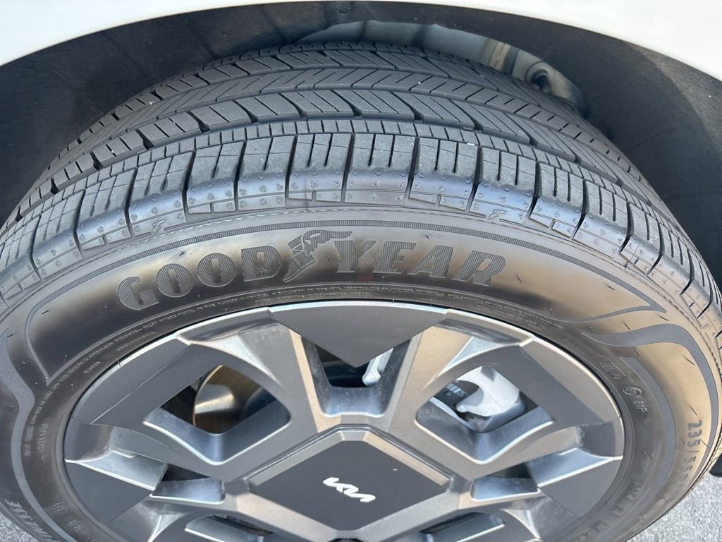 Certified 2026 Kia Carnival SX FWD image 20