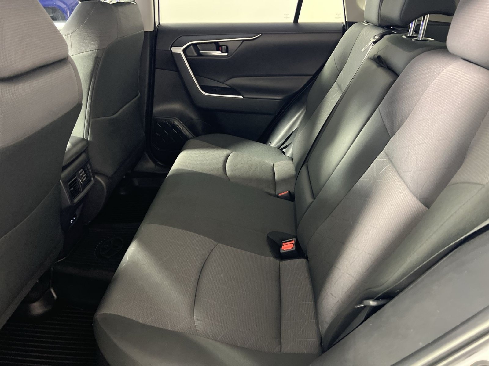 Used 2025 Toyota RAV4 XLE AWD/4WD image 25