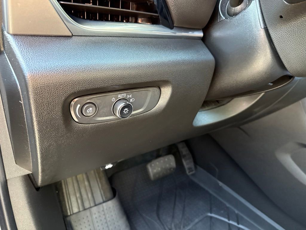 Used 2023 Chevrolet Traverse LT w/ LPO, Floor Liner Package AWD/4WD image 13