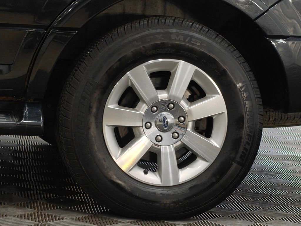 Used 2010 Ford Expedition Limited image 52