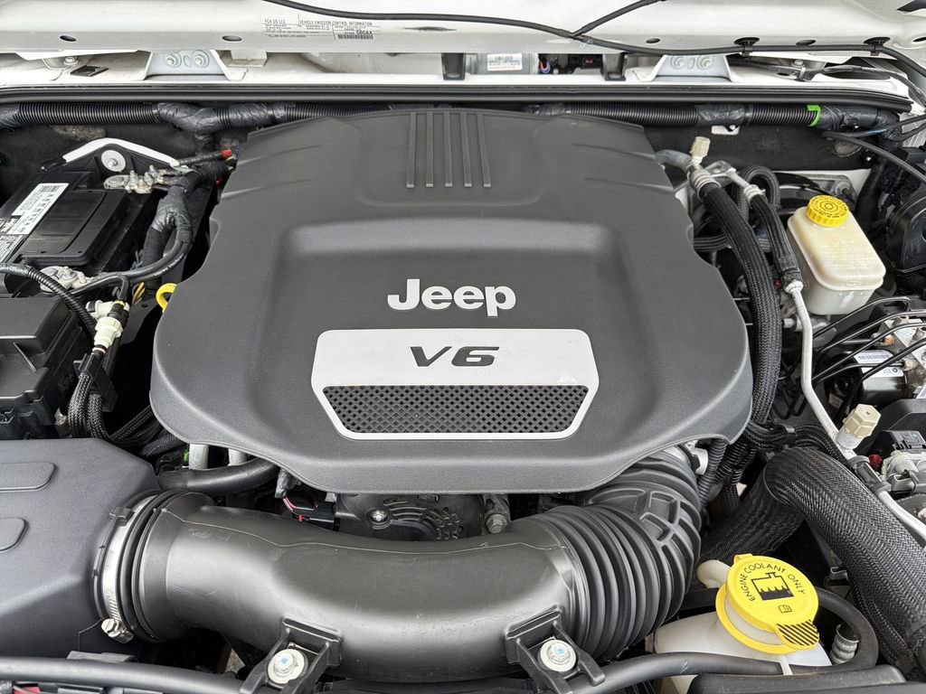 Used 2016 Jeep Wrangler Sport w/ Connectivity Group AWD/4WD image 27