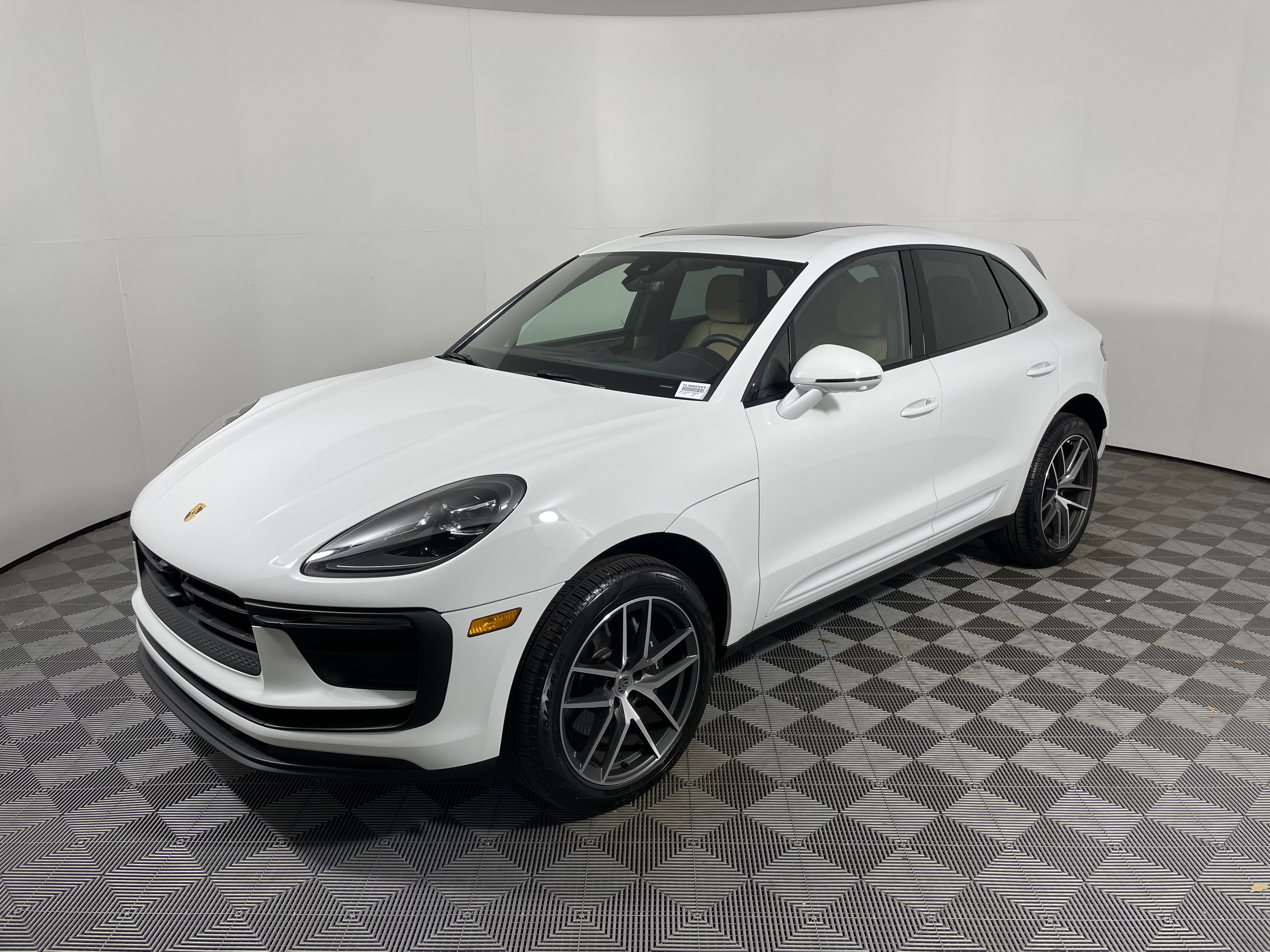 Certified 2026 Porsche Macan image 11