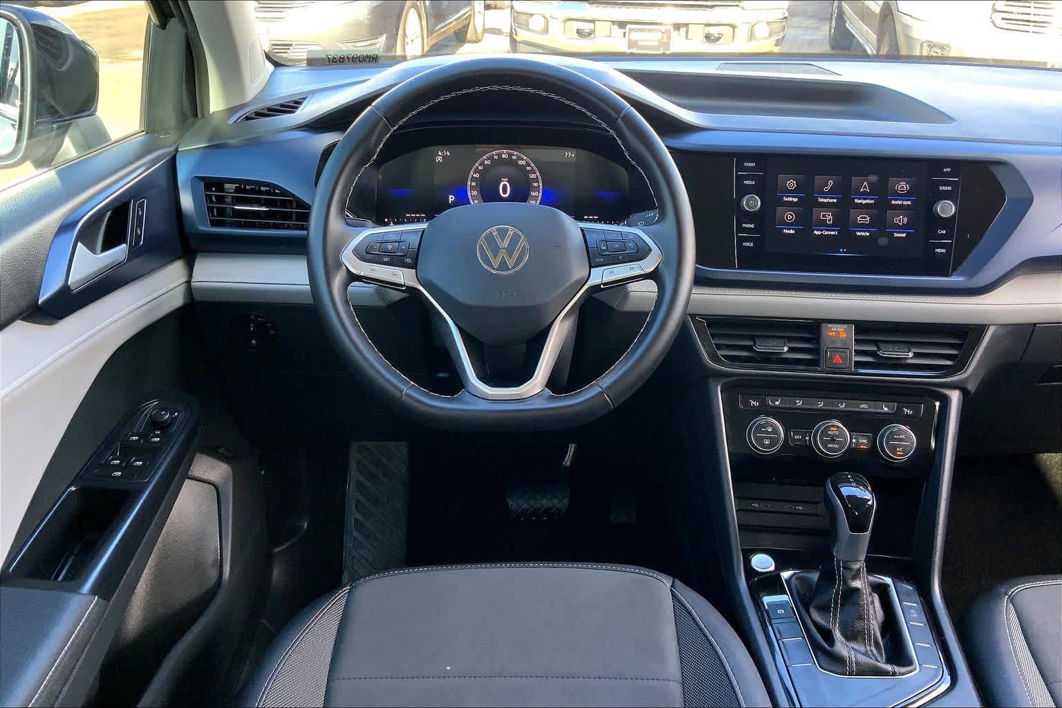 Used 2024 Volkswagen Taos SE w/ Black Wheel Package FWD image 6