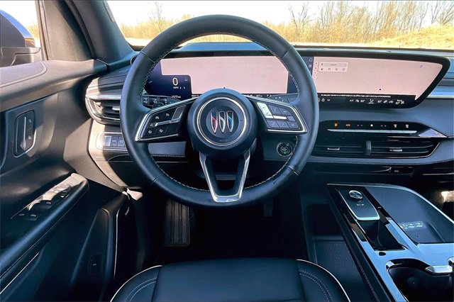 Used 2025 Buick Enclave Preferred image 8