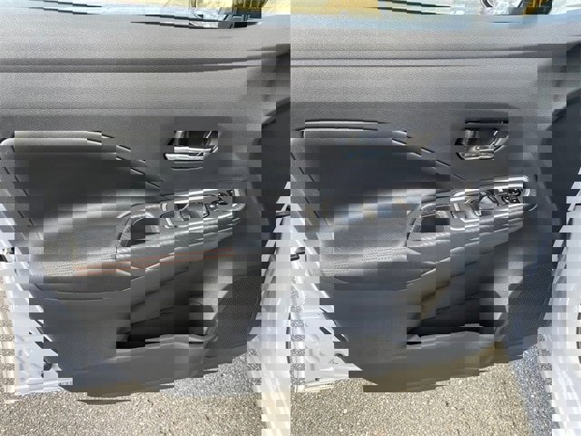 Certified 2025 Nissan Versa SR w/ Trunk Package image 17