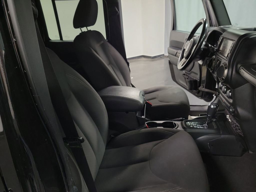Used 2018 Jeep Wrangler Unlimited Sport image 23