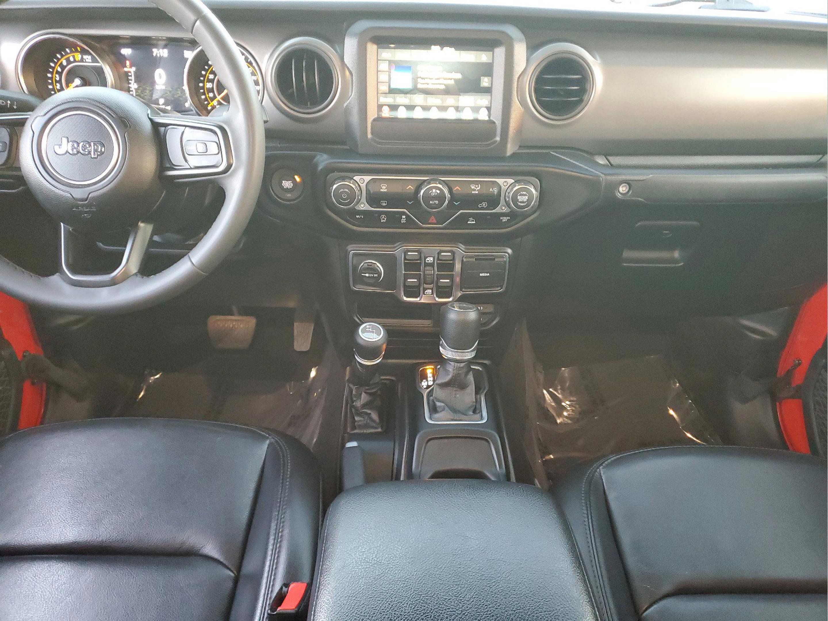 Certified 2023 Jeep Gladiator Sport AWD/4WD image 14