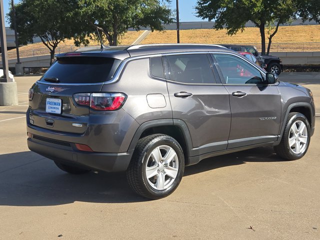 Used 2022 Jeep Compass Latitude AWD/4WD image 5