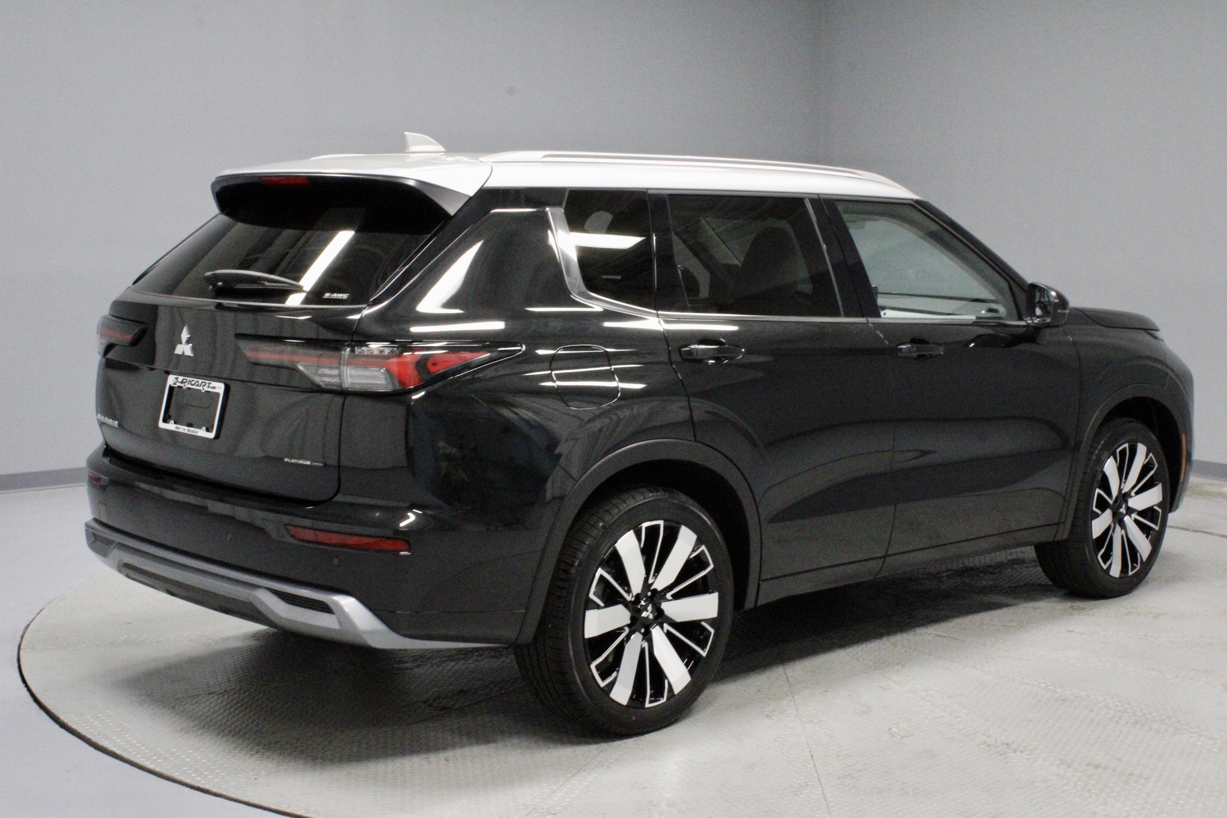 New 2025 Mitsubishi Outlander AWD image 8