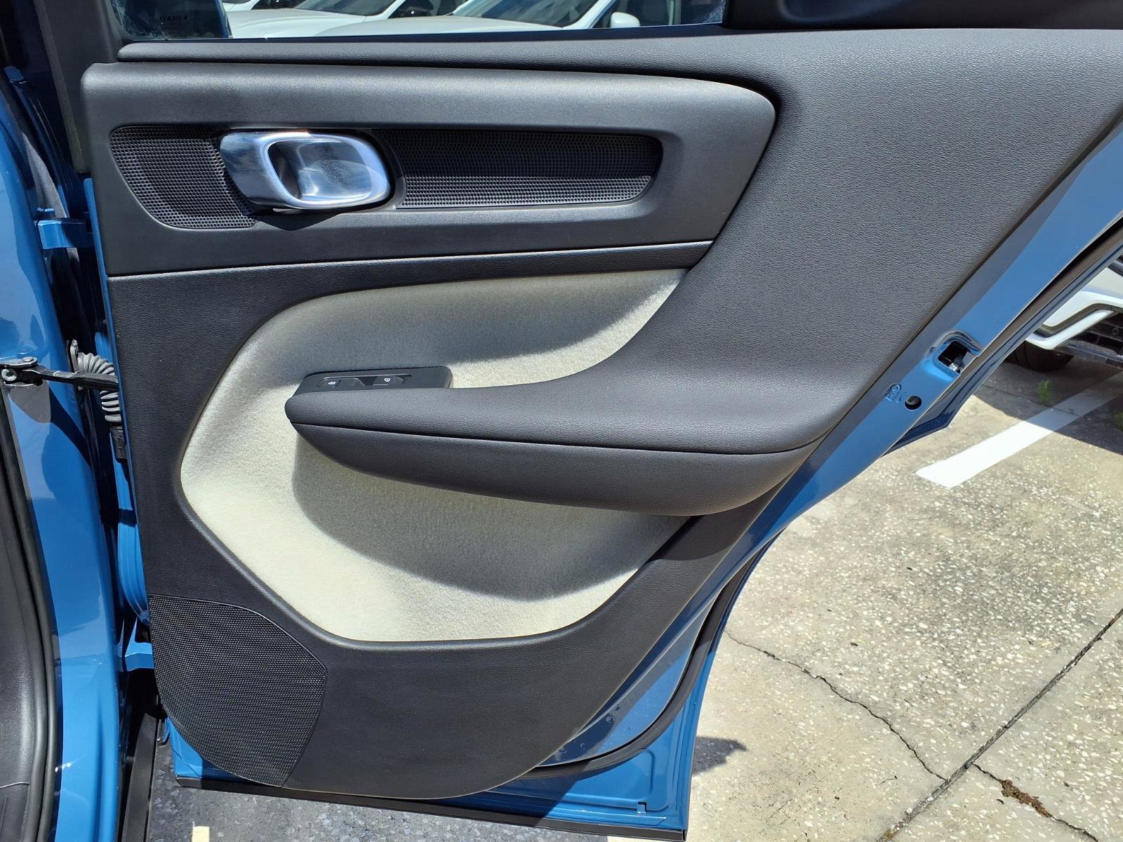 Certified 2023 Volvo XC40 B5 Plus AWD/4WD image 14