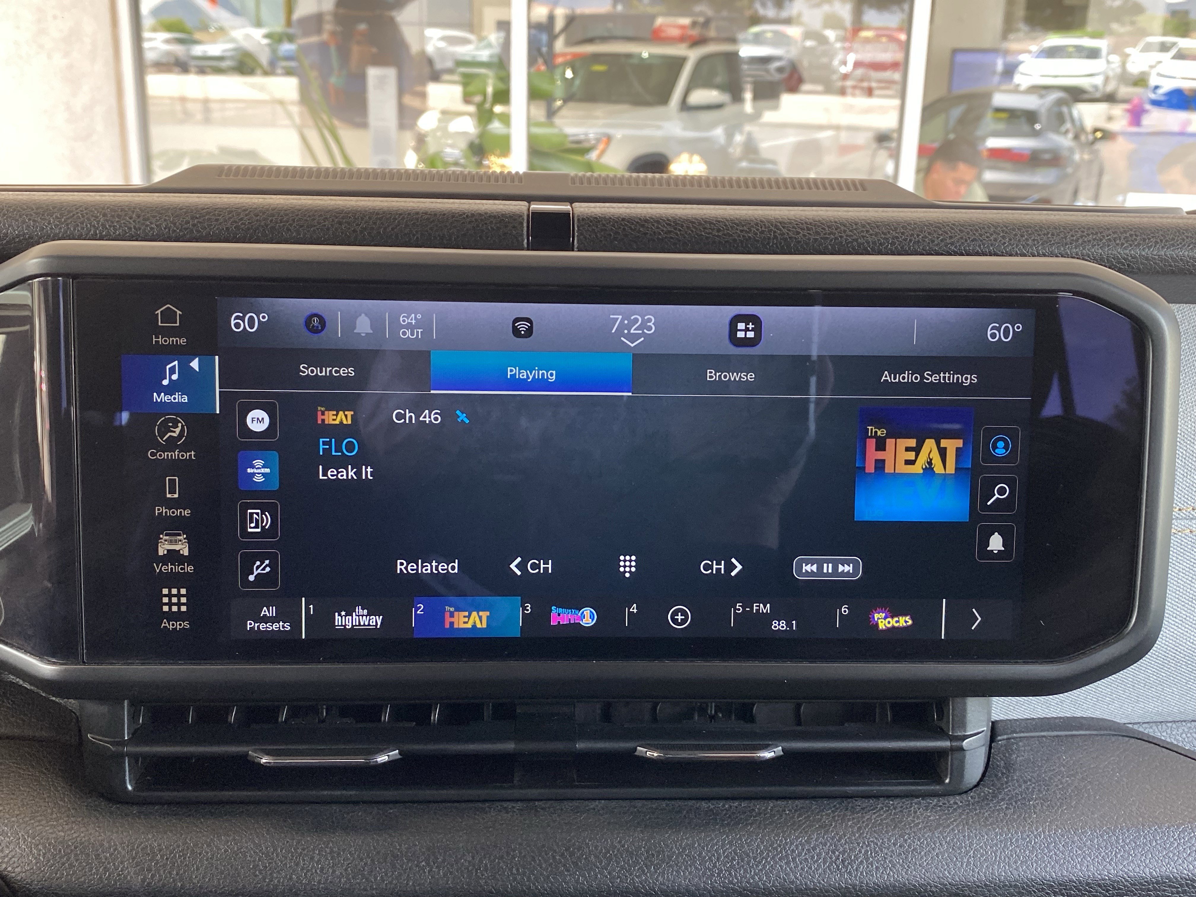 Used 2024 Jeep Wrangler Unlimited w/ Technology Group AWD/4WD image 6