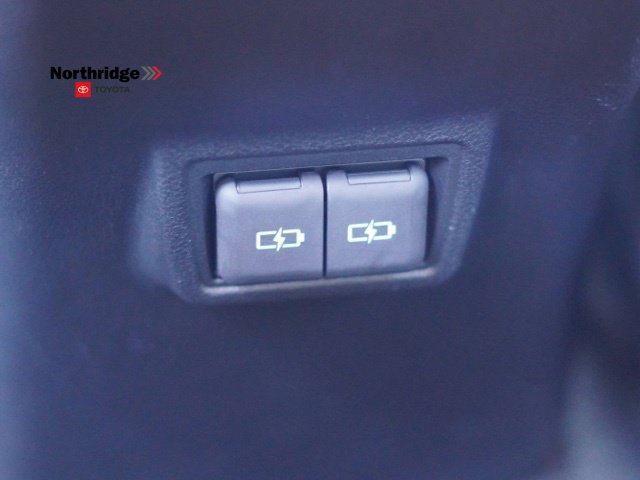 Used 2022 Lexus UX 200 w/ Premium Package FWD image 42
