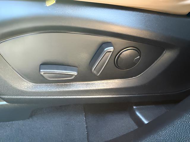 Used 2022 Ford Explorer XLT w/ Equipment Group 202A AWD/4WD image 22