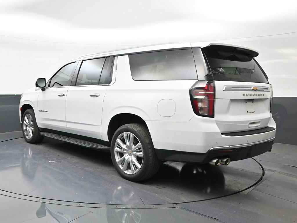 Used 2022 Chevrolet Suburban High Country RWD image 3