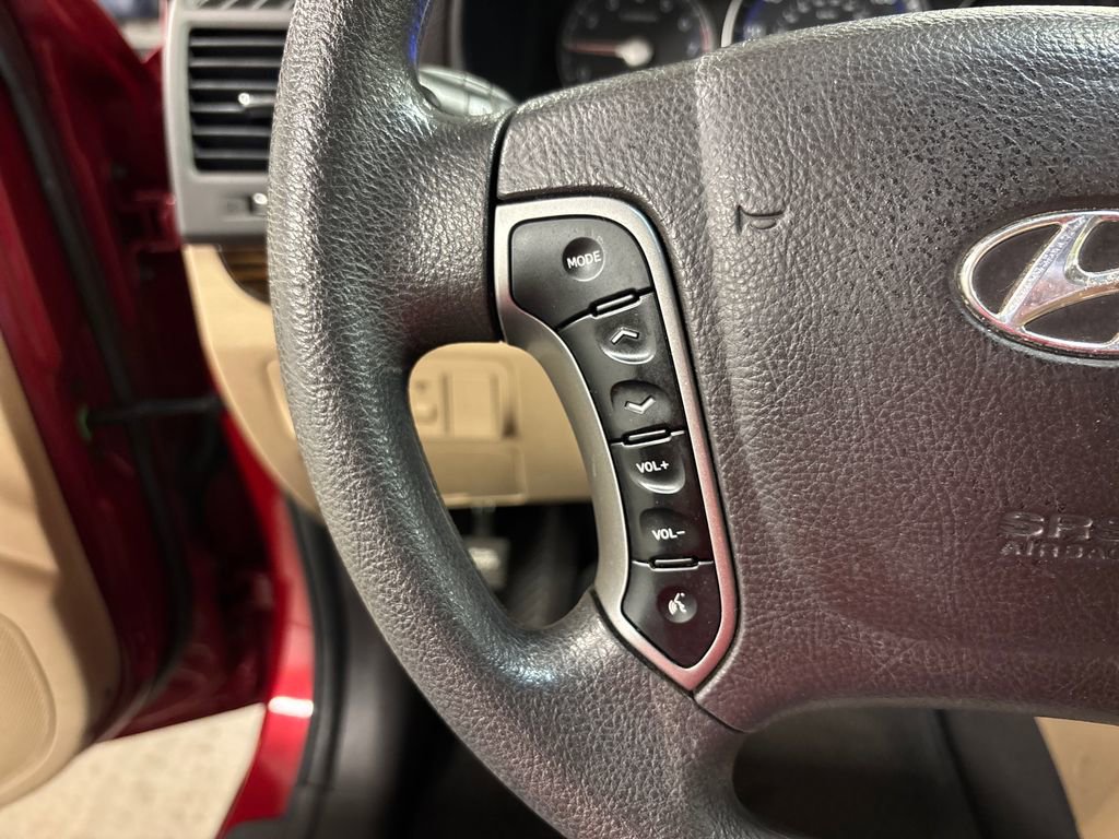 Used 2012 Hyundai Santa Fe GLS FWD image 32
