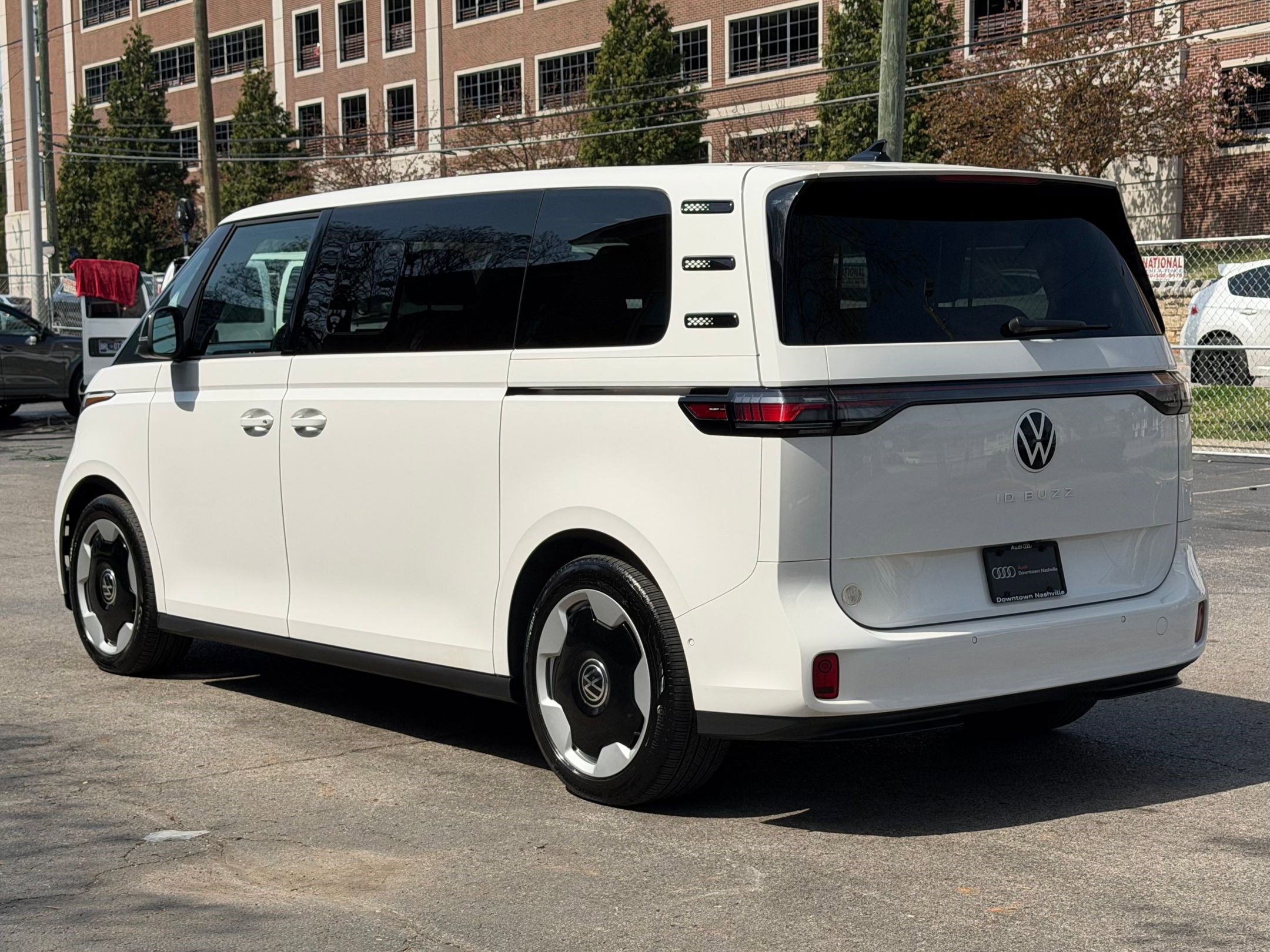 Used 2025 Volkswagen ID. Buzz Pro S RWD image 3