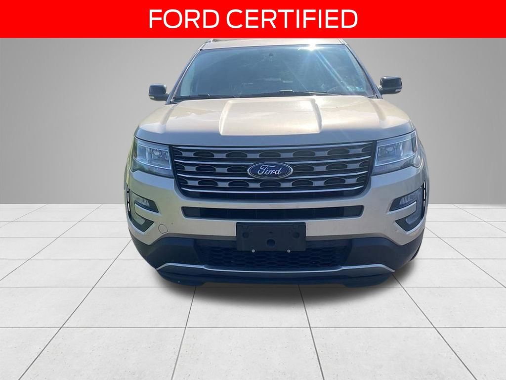 Used 2017 Ford Explorer XLT AWD/4WD image 2