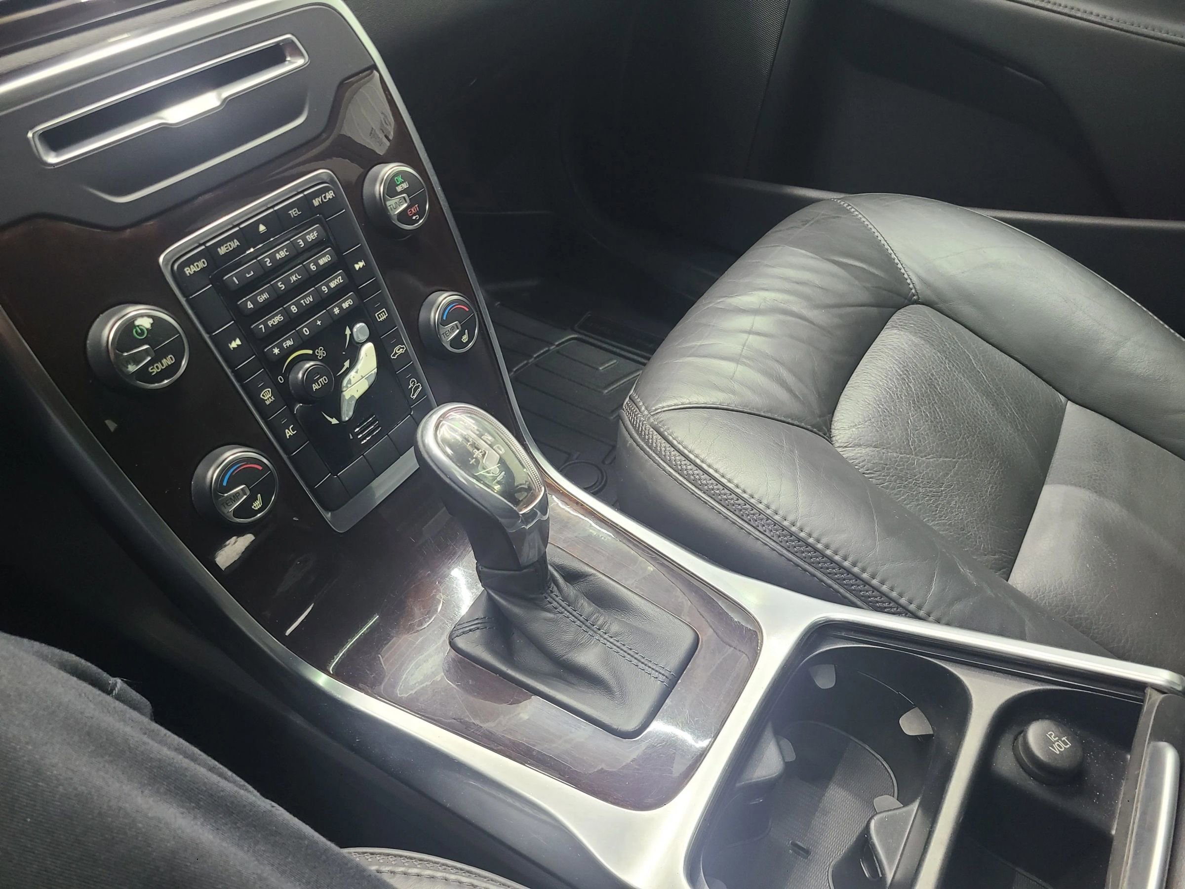 Used 2013 Volvo XC70 3.2 image 27