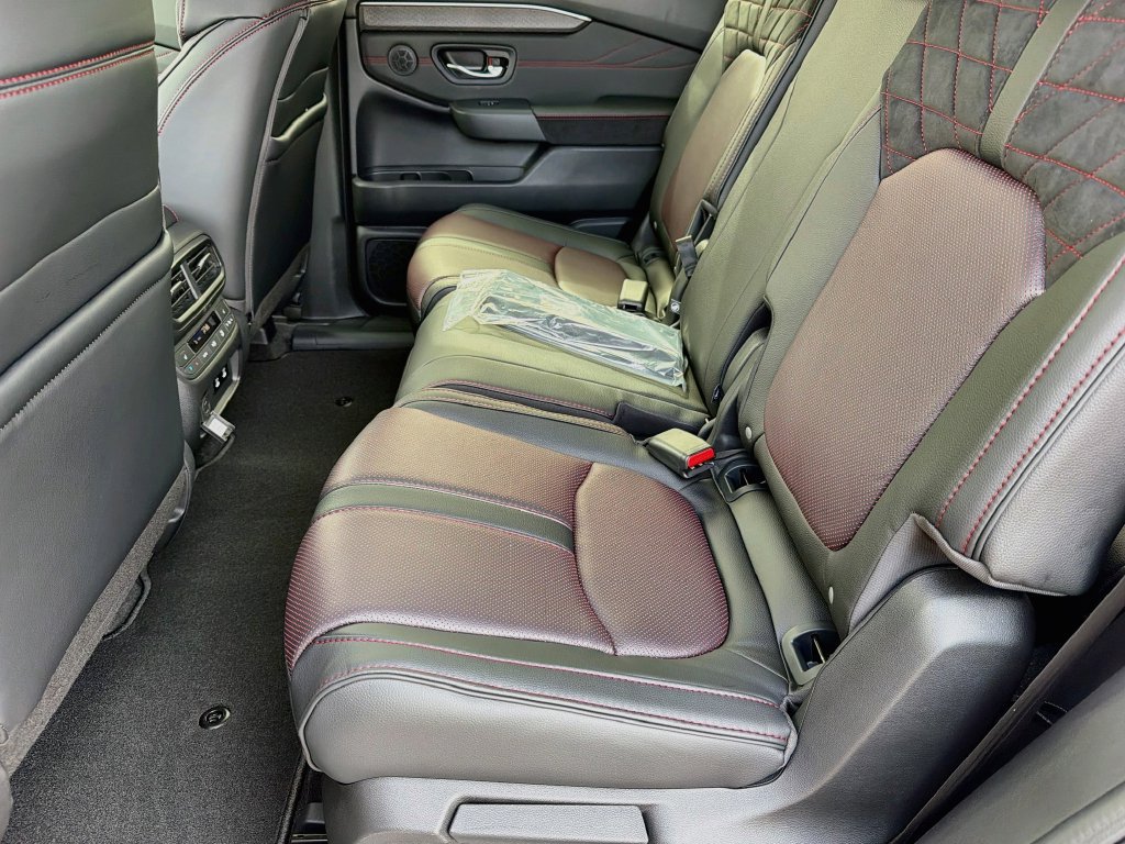New 2026 Honda Pilot Black Edition image 26