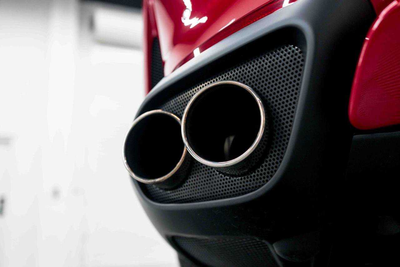 Used 2018 Ferrari 812 Superfast RWD image 37