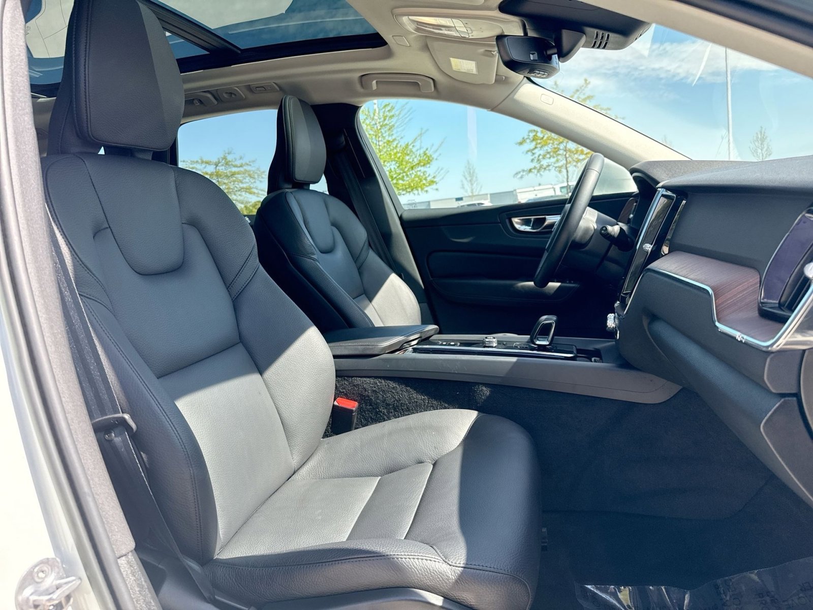 Certified 2023 Volvo XC60 B5 Plus AWD/4WD image 27