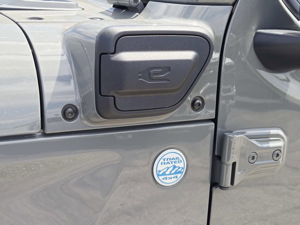 Used 2023 Jeep Wrangler Unlimited Sahara w/ Cold Weather Group AWD/4WD image 25