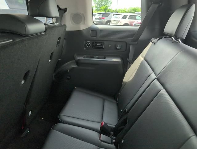 Used 2025 Hyundai Santa Fe Limited AWD/4WD image 9