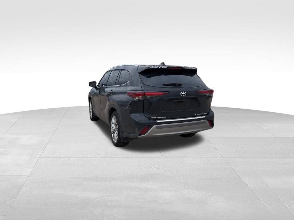 Used 2025 Toyota Highlander Platinum image 8
