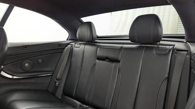 Used 2018 BMW M4 Convertible image 16