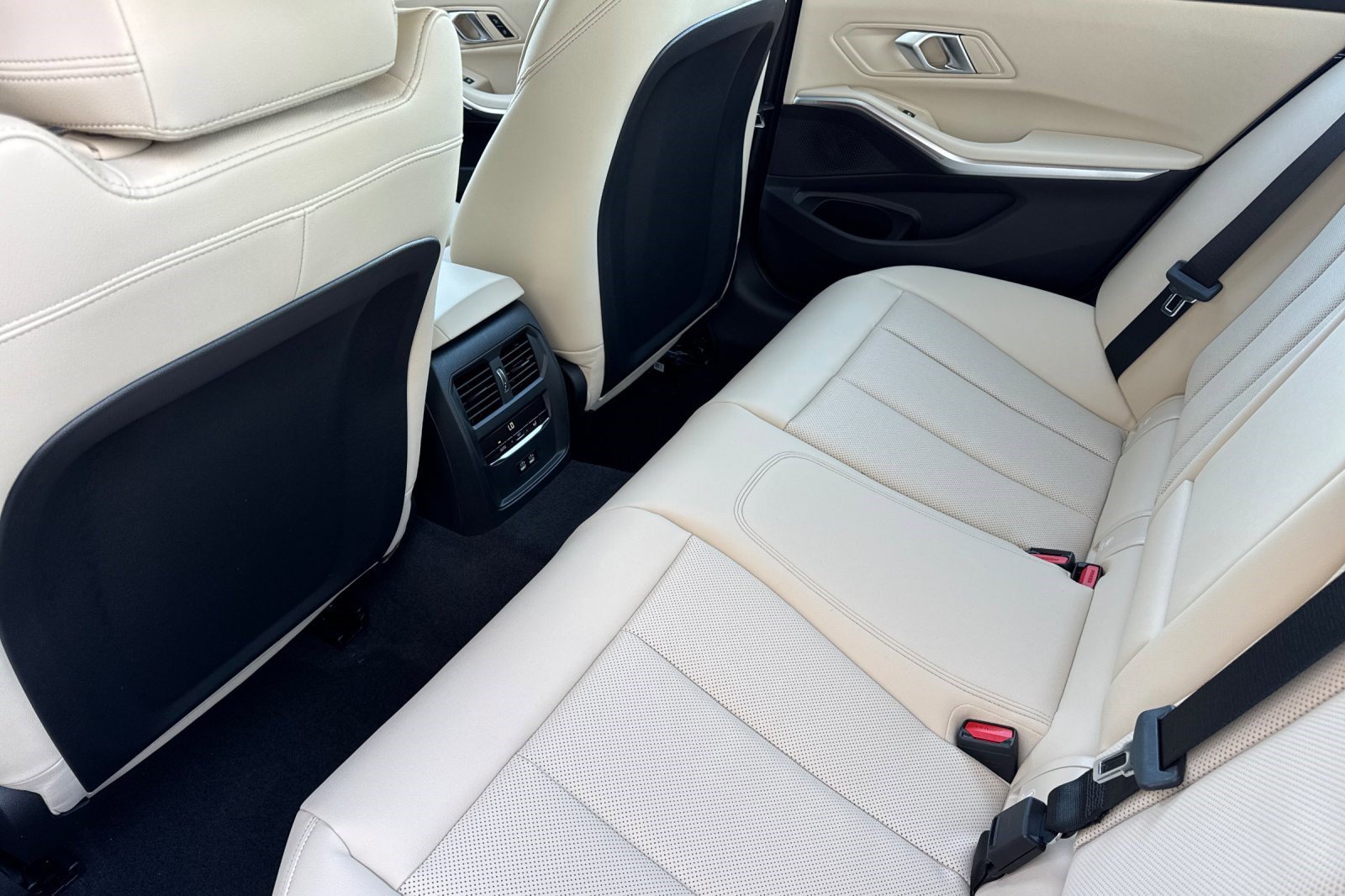 Used 2026 BMW 330i Sedan w/ Premium Package RWD image 19