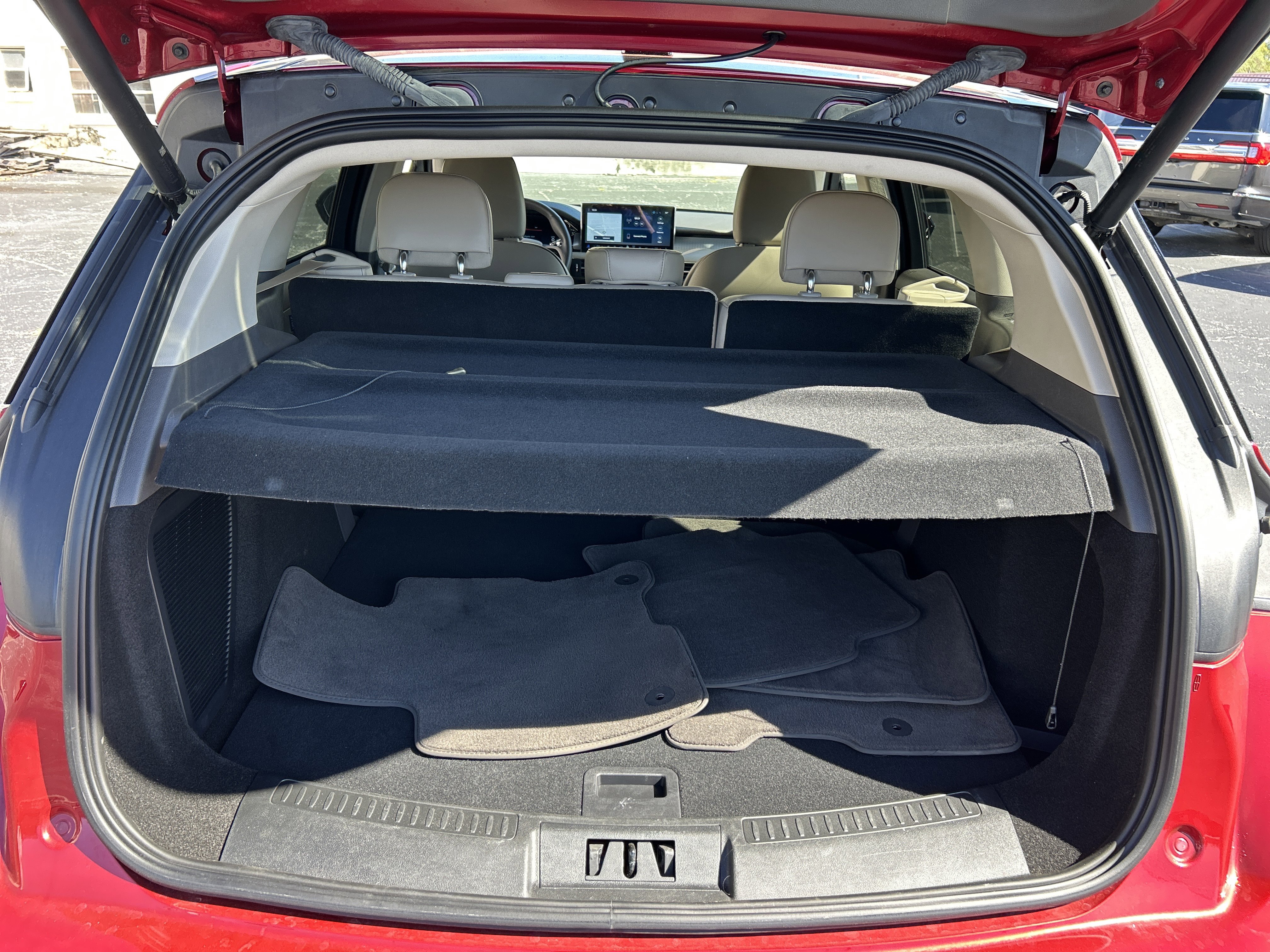 Used 2024 Lincoln Corsair Premiere w/ Equipment Group 101A image 5