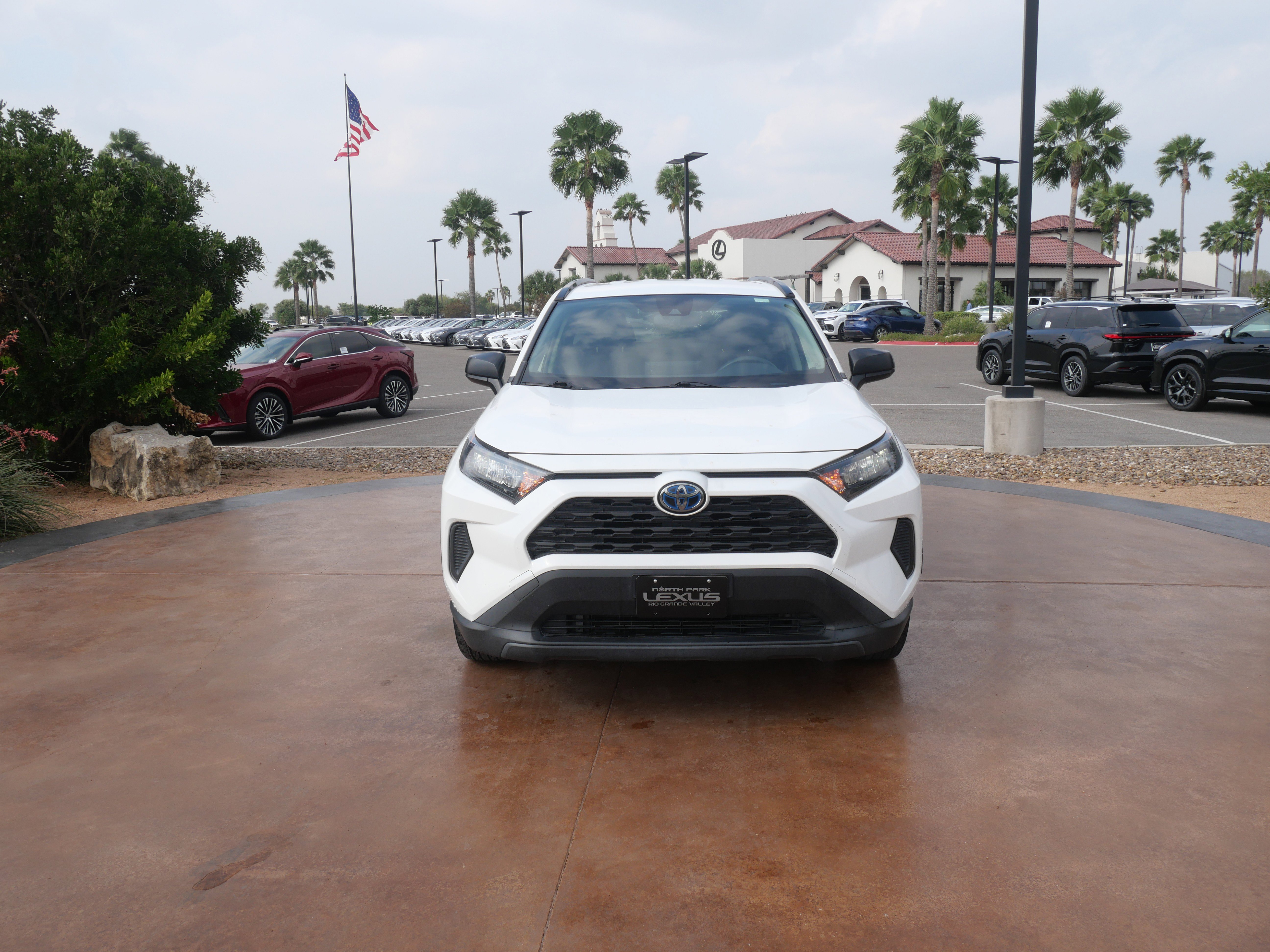 Used 2021 Toyota RAV4 LE image 6