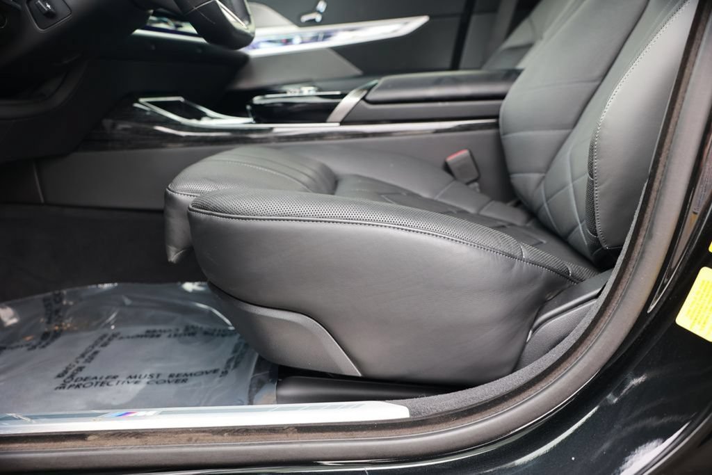 Used 2023 BMW 740i w/ Executive Package RWD image 18