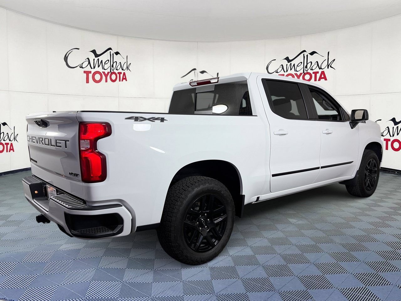 Used 2025 Chevrolet Silverado 1500 RST w/ Dark Appearance Package AWD/4WD image 8