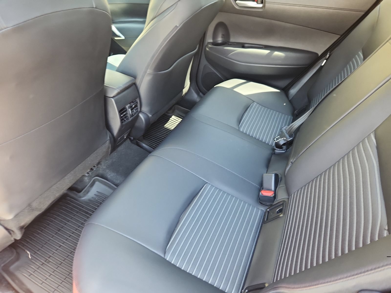 Used 2023 Toyota Corolla Cross AWD Hybrid w/ Convenience Package image 11