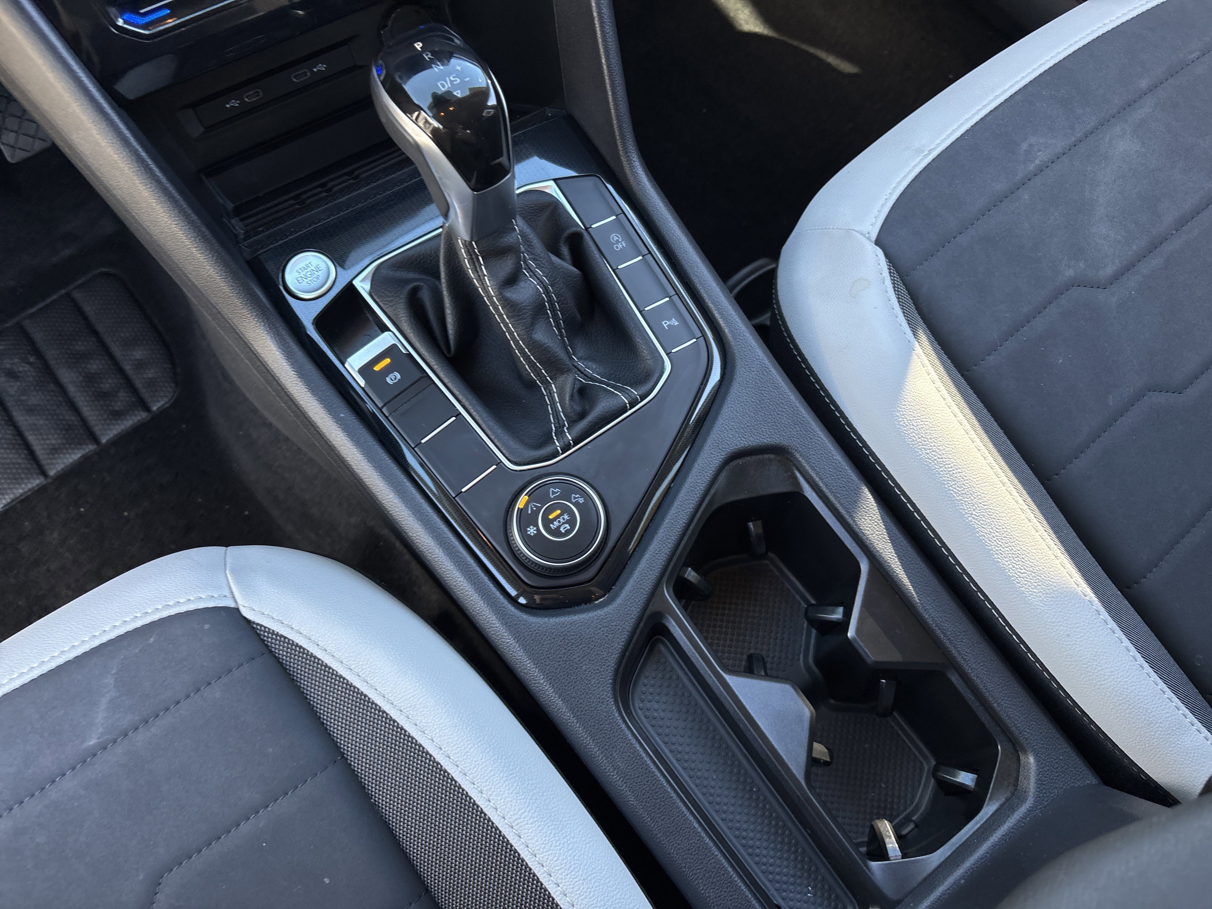 Used 2025 Volkswagen Taos SE image 24