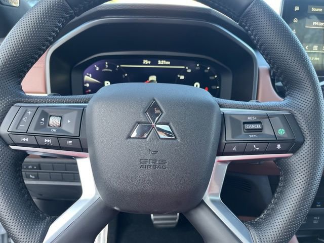 New 2025 Mitsubishi Outlander SEL image 11