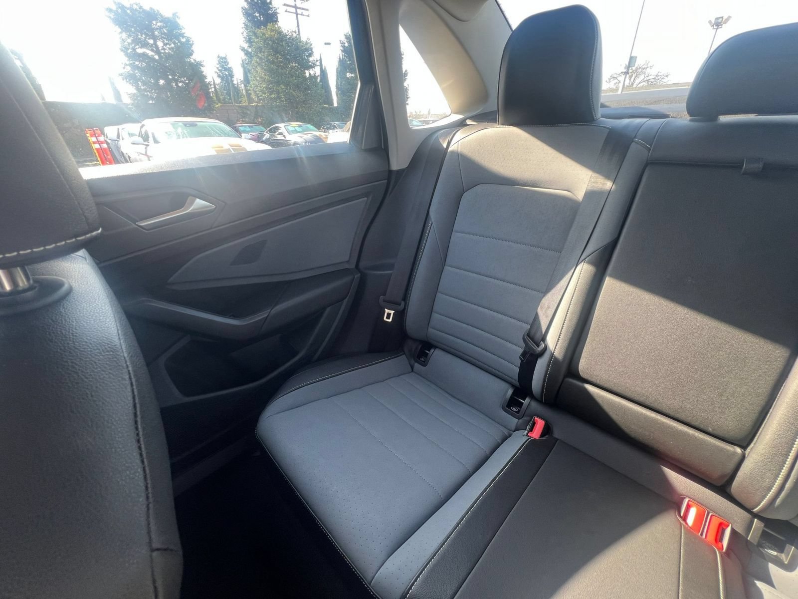 Used 2025 Volkswagen Jetta SE FWD image 40