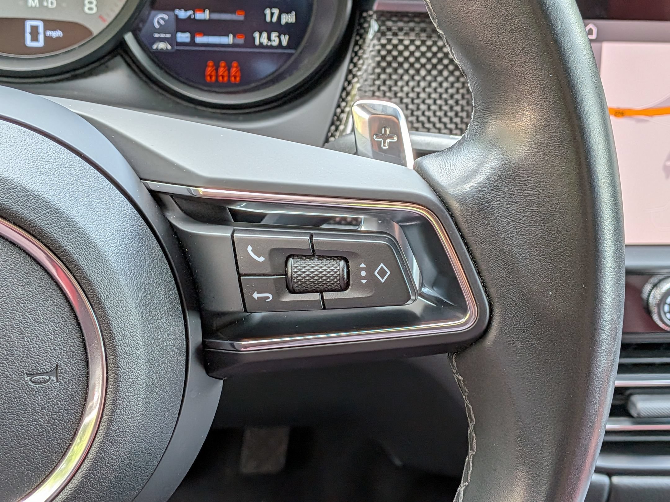 Certified 2024 Porsche Macan S AWD/4WD image 10