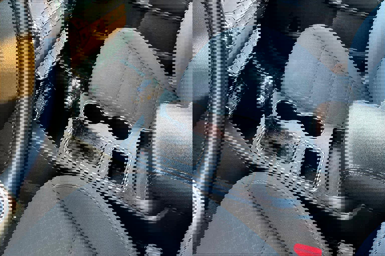 Used 2016 Kia Sorento LX w/ LX Convenience Package image 15