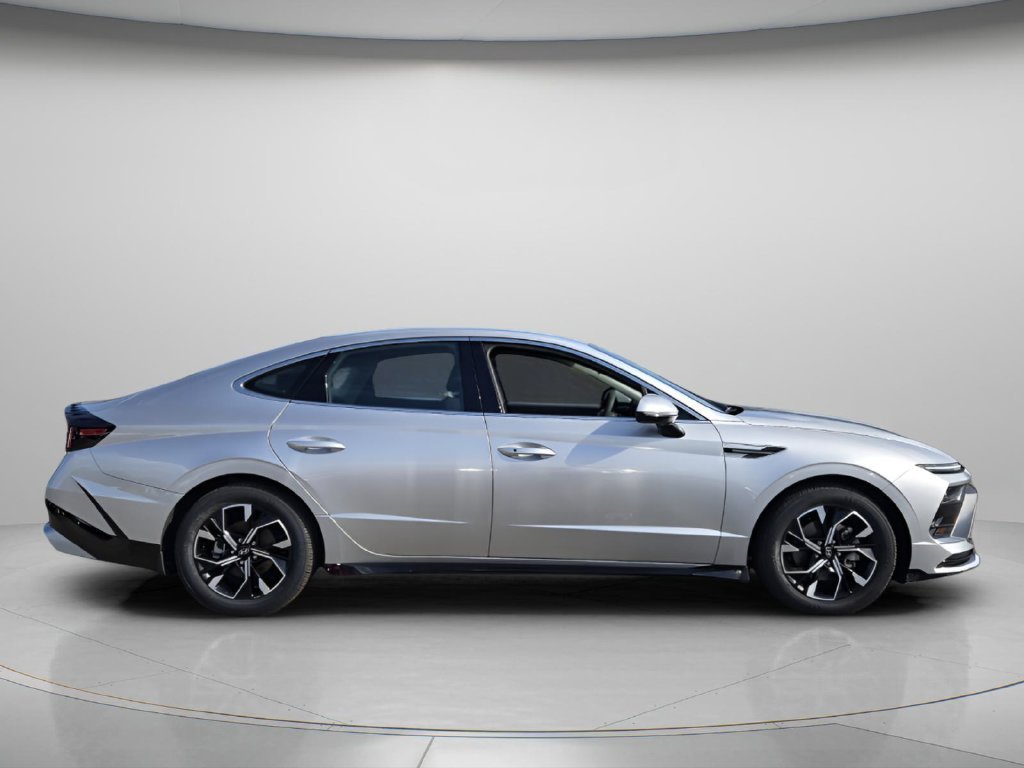 Certified 2025 Hyundai Sonata SEL AWD/4WD image 4