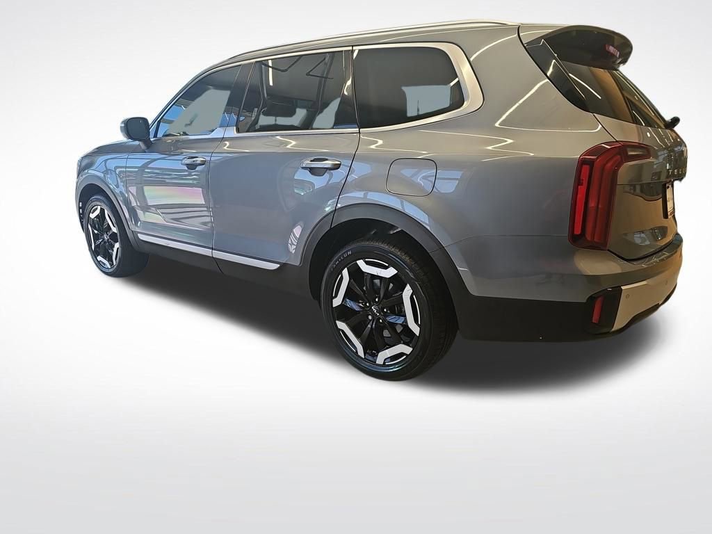 Used 2023 Kia Telluride S image 3