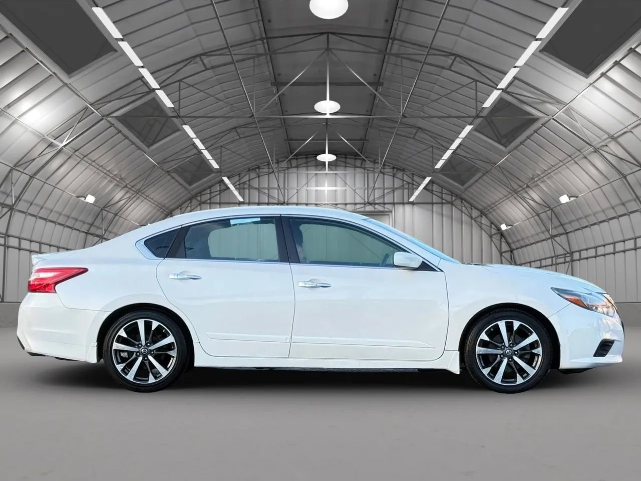 Used 2016 Nissan Altima 2.5 SR FWD image 8