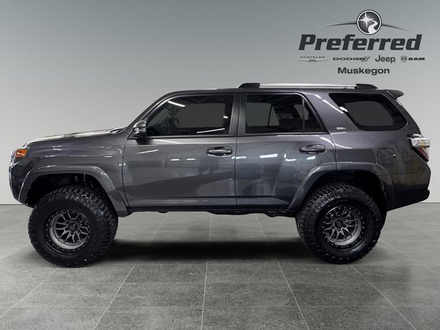 Used 2022 Toyota 4Runner SR5 Premium AWD/4WD image 9