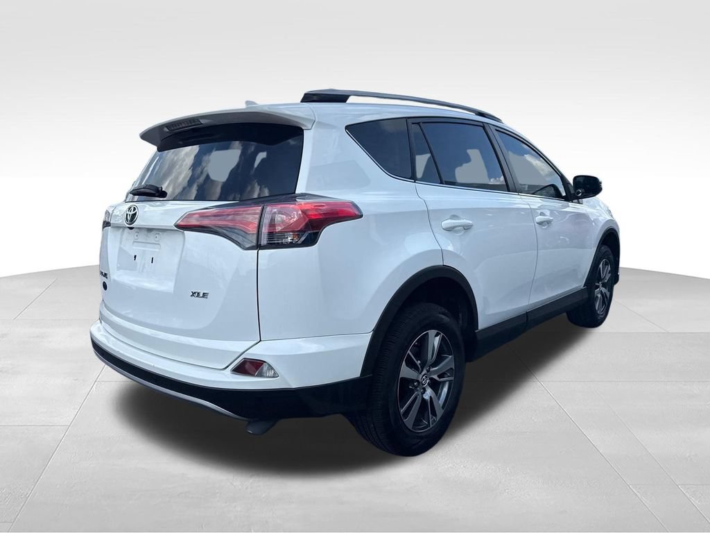 Used 2018 Toyota RAV4 XLE FWD image 12