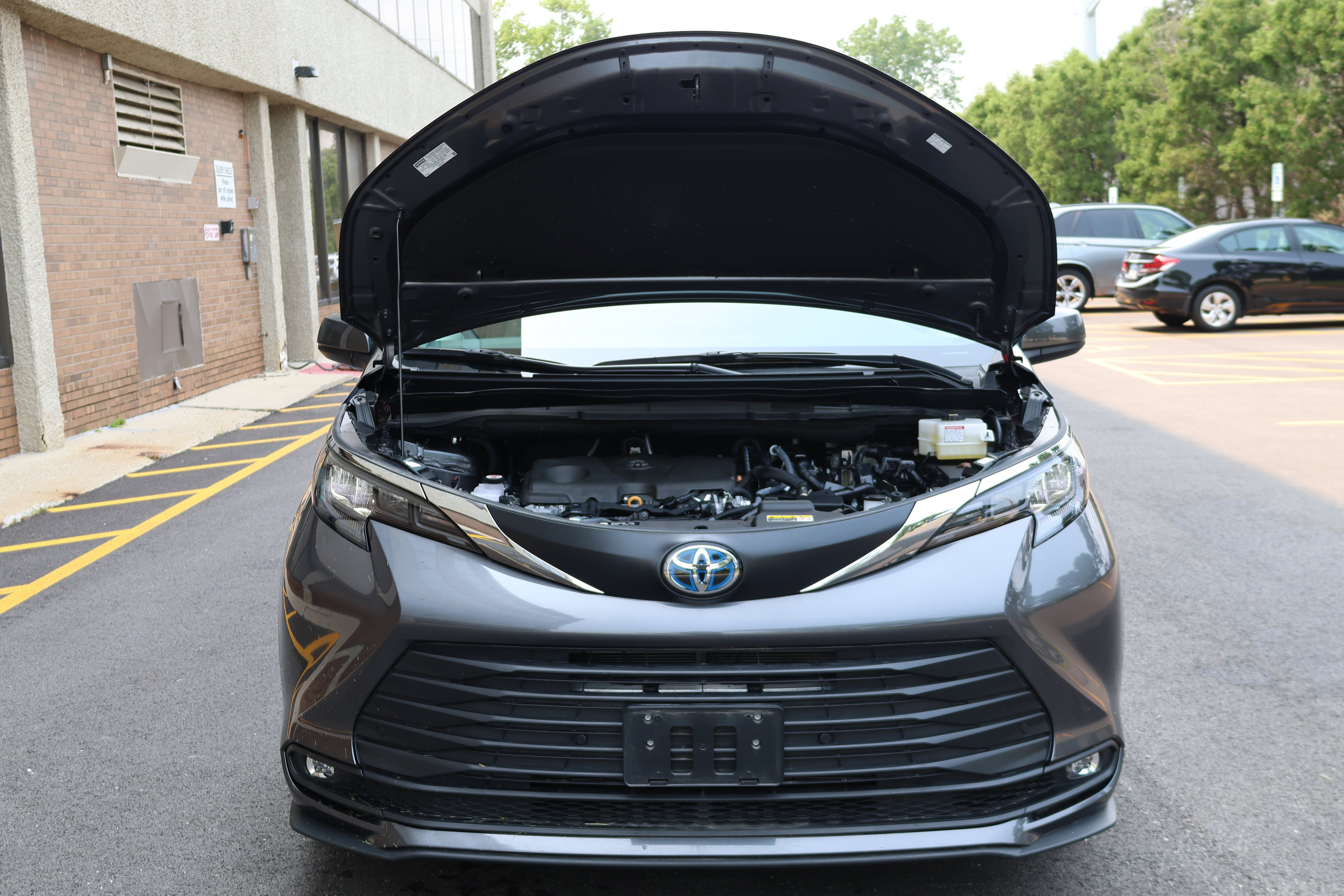 Certified 2025 Toyota Sienna XLE FWD image 13
