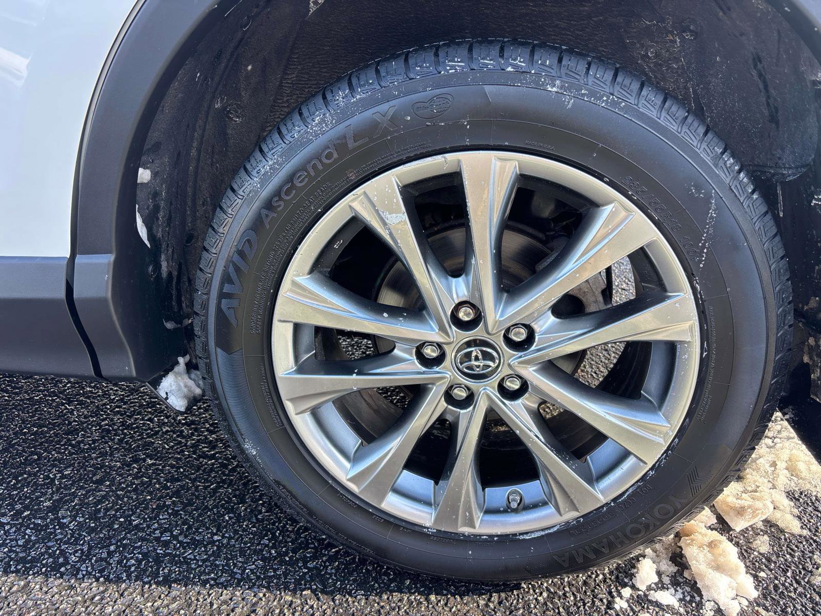 Used 2018 Toyota RAV4 Limited image 6